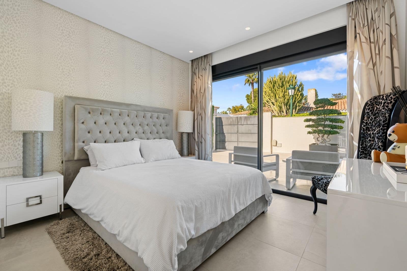 4 sypialnia Willa na sprzedaż w Marbella z basenem garażem - 4 400 000 € (Ref: 10000021)