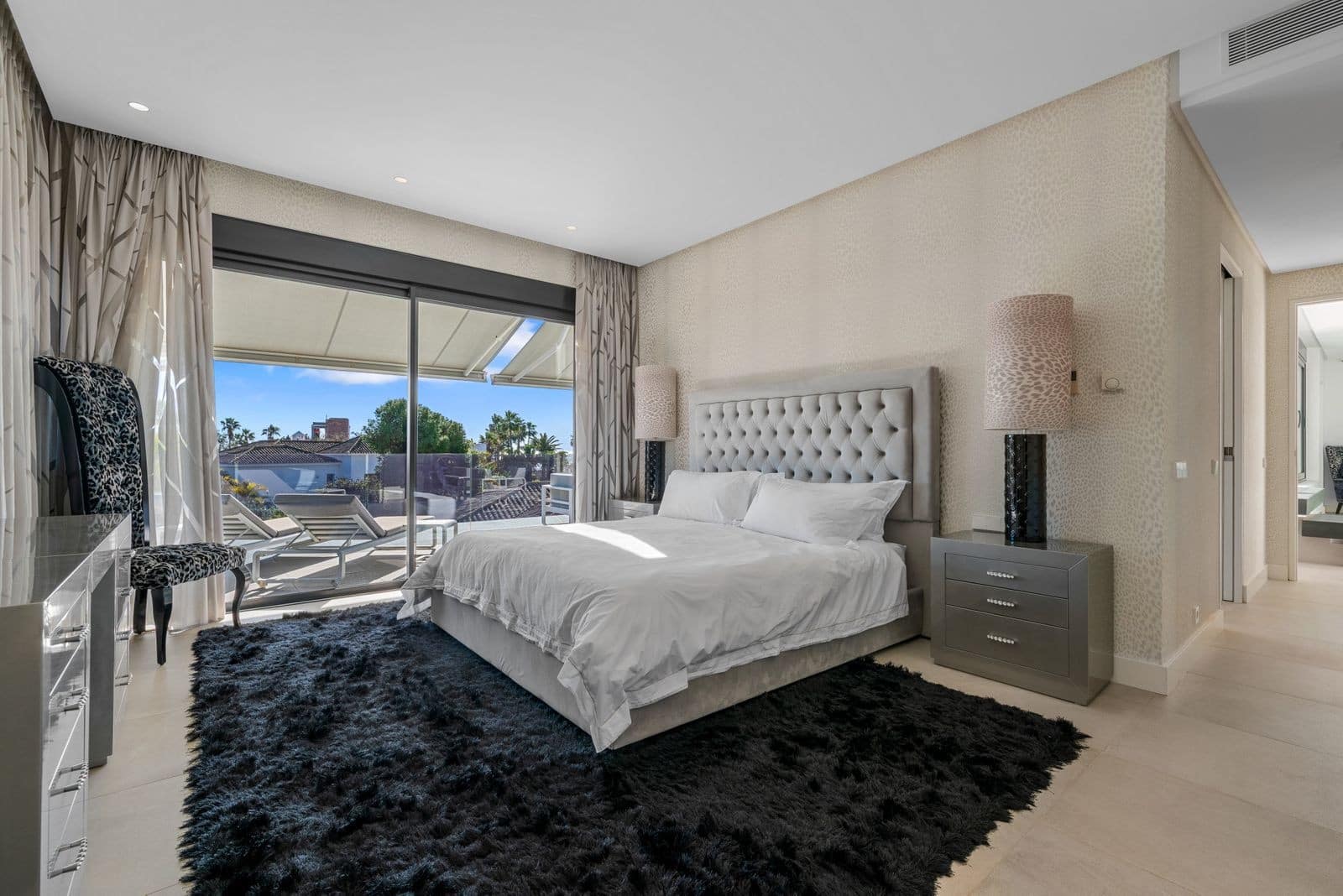 4 sypialnia Willa na sprzedaż w Marbella z basenem garażem - 4 400 000 € (Ref: 10000021)
