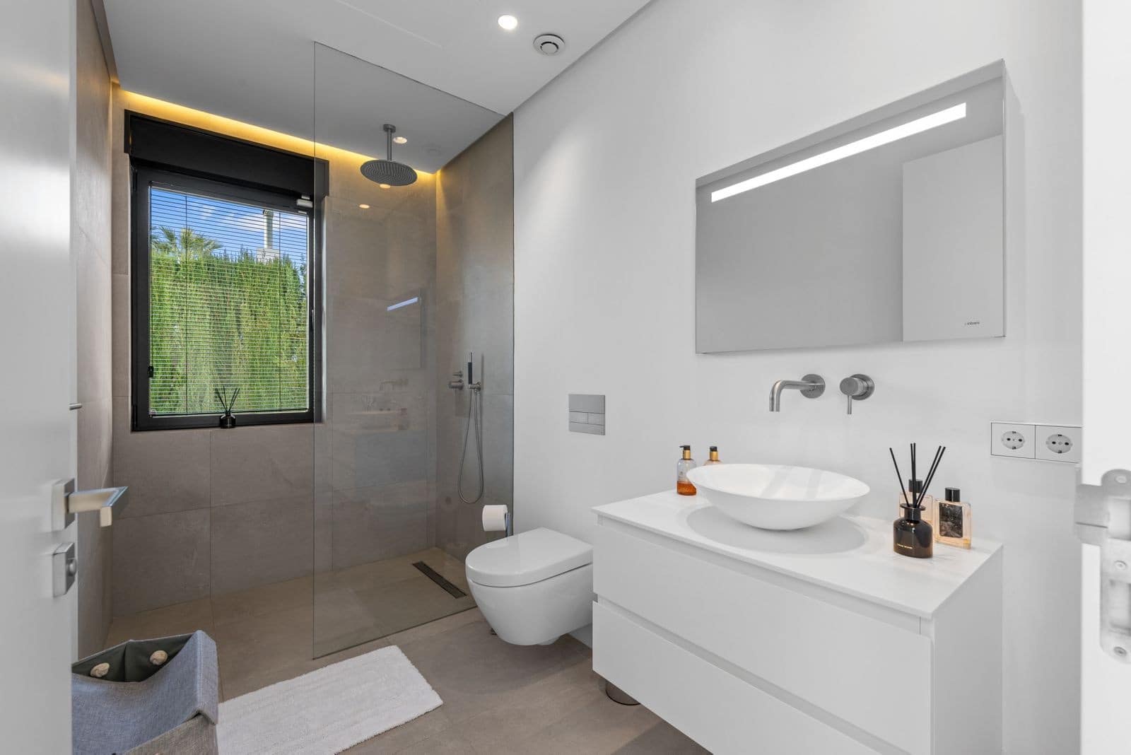 4 sypialnia Willa na sprzedaż w Marbella z basenem garażem - 4 400 000 € (Ref: 10000021)