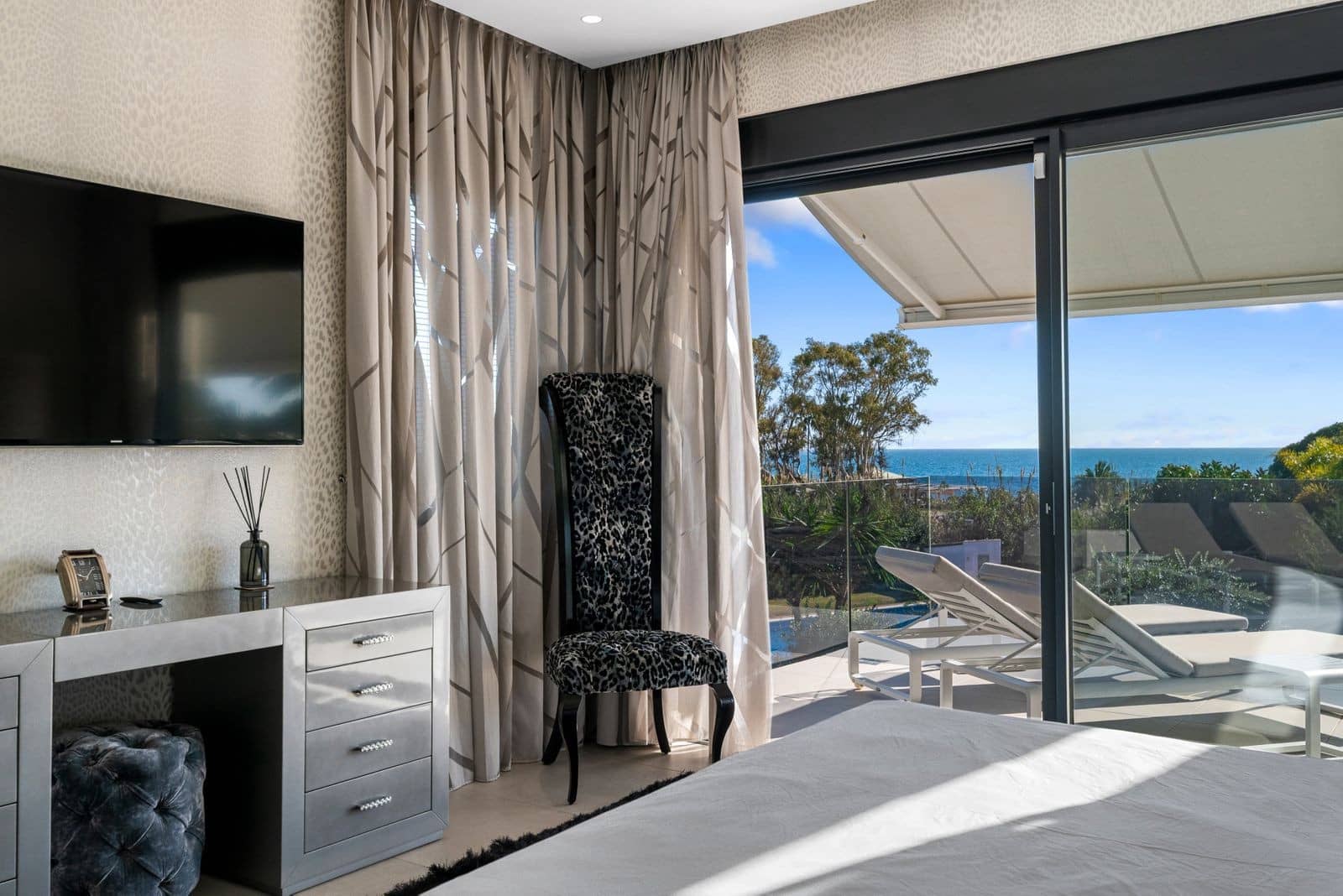 4 sypialnia Willa na sprzedaż w Marbella z basenem garażem - 4 400 000 € (Ref: 10000021)