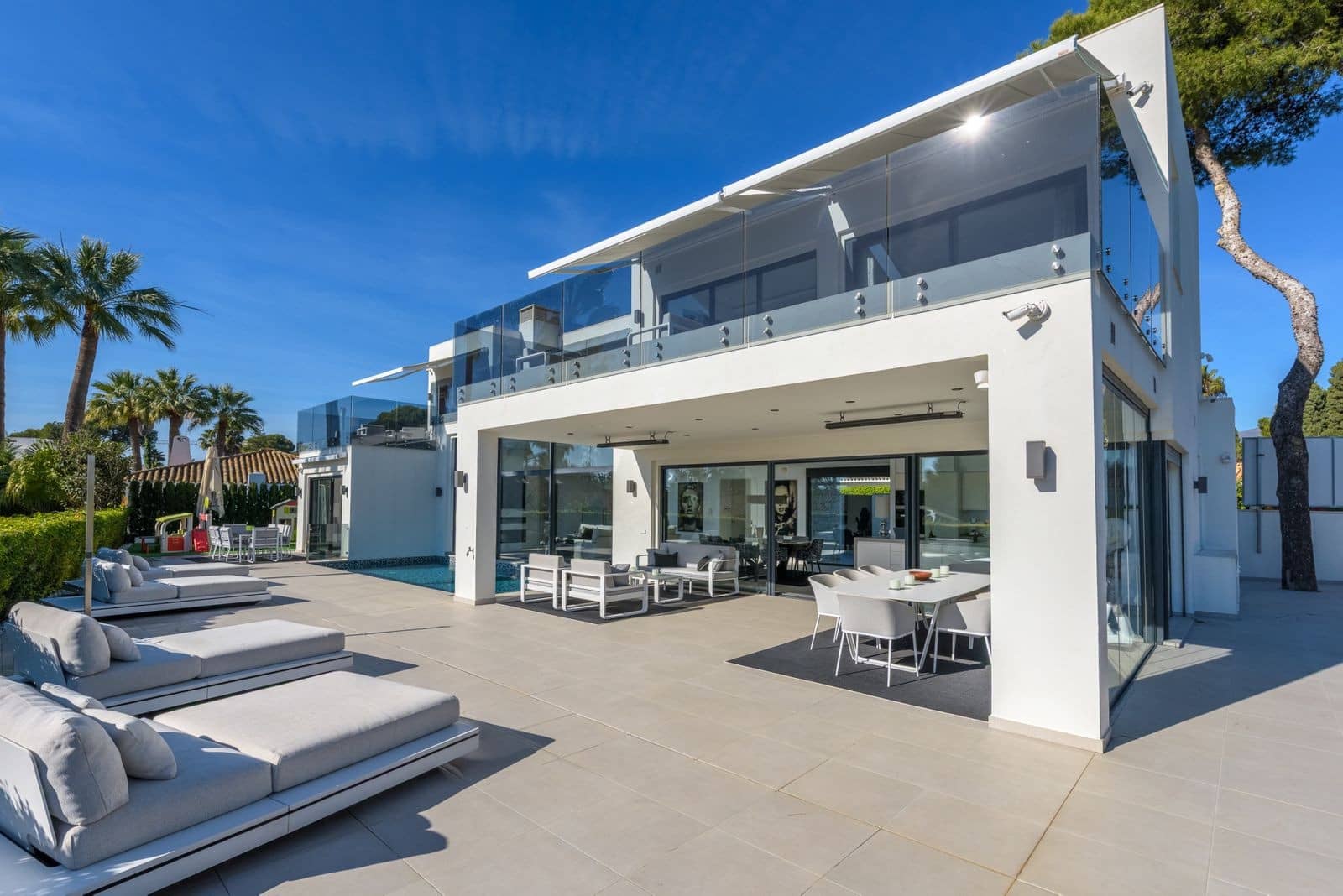 4 sypialnia Willa na sprzedaż w Marbella z basenem garażem - 4 400 000 € (Ref: 10000021)