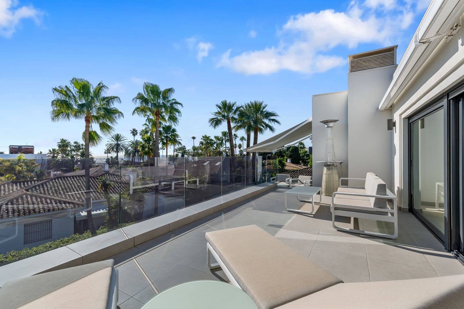 4 sypialnia Willa na sprzedaż w Marbella z basenem garażem - 4 400 000 € (Ref: 10000021)