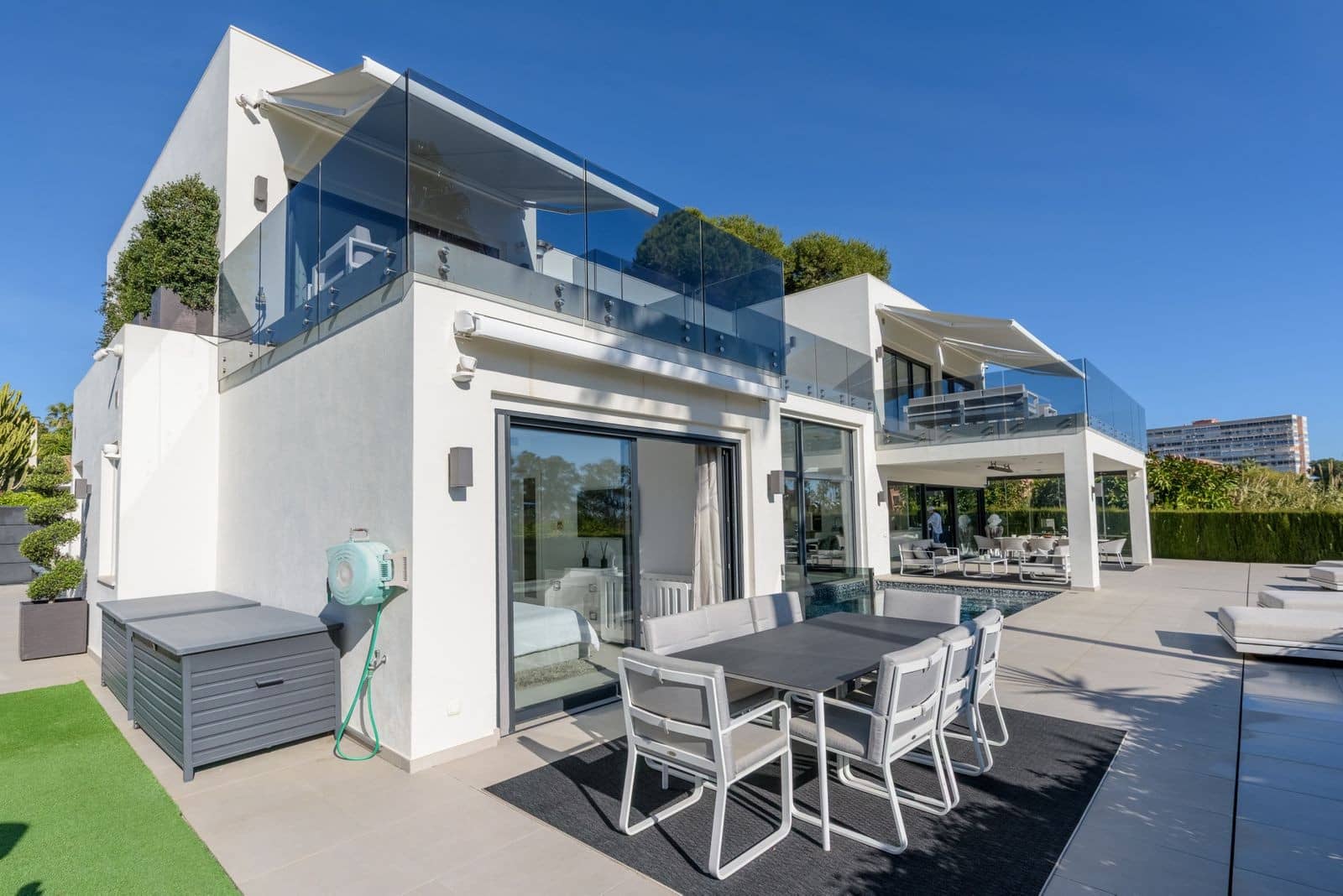 4 sypialnia Willa na sprzedaż w Marbella z basenem garażem - 4 400 000 € (Ref: 10000021)