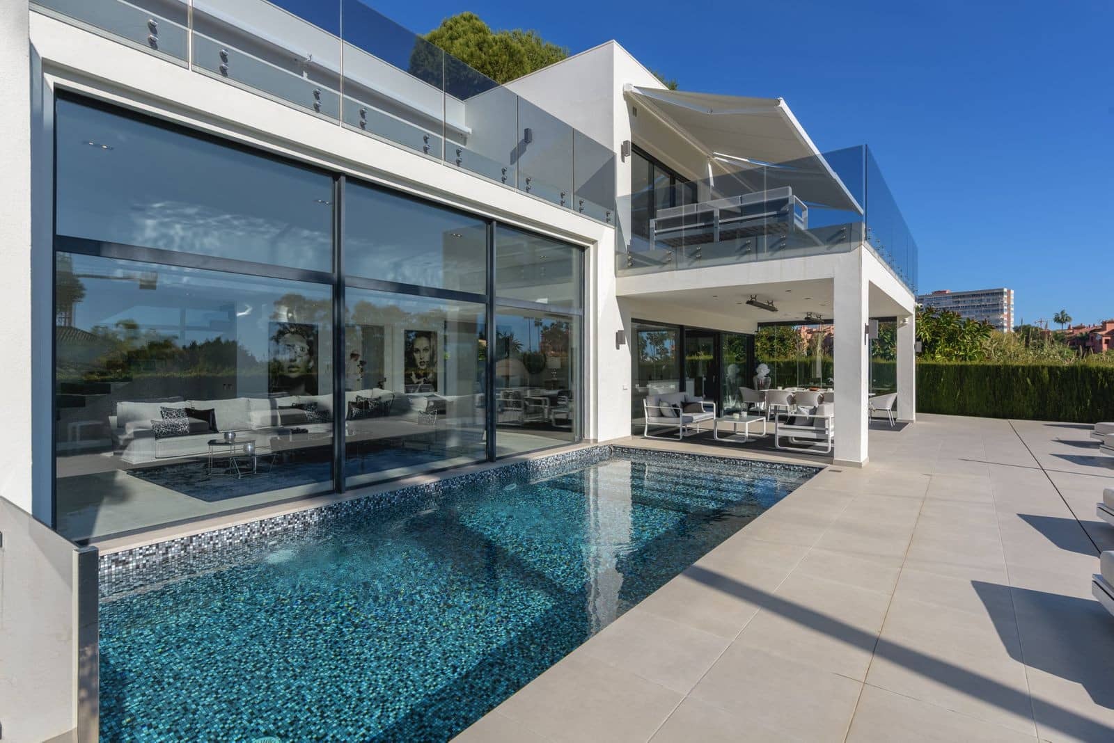 4 sypialnia Willa na sprzedaż w Marbella z basenem garażem - 4 400 000 € (Ref: 10000021)