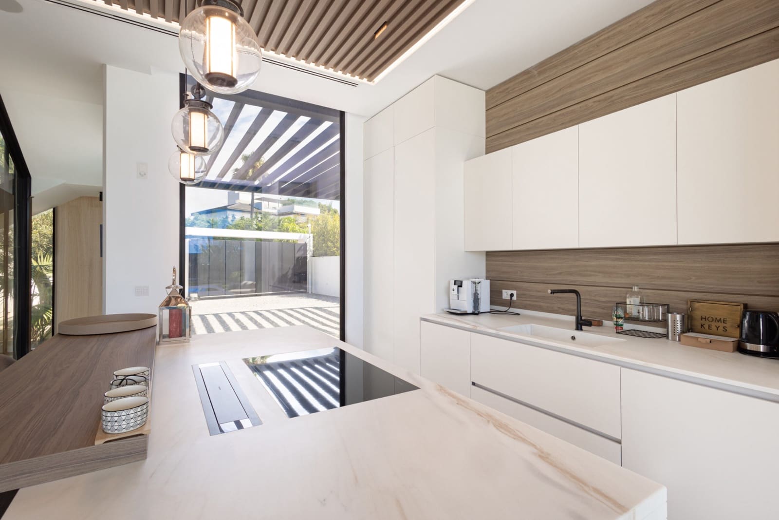 Chalet de 3 habitaciones en Marbella en venta con piscina garaje - 10.000.000 € (Ref: 10000022)