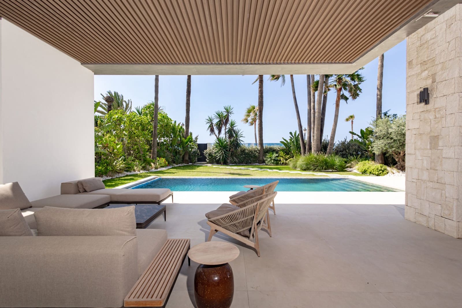 Chalet de 3 habitaciones en Marbella en venta con piscina garaje - 10.000.000 € (Ref: 10000022)