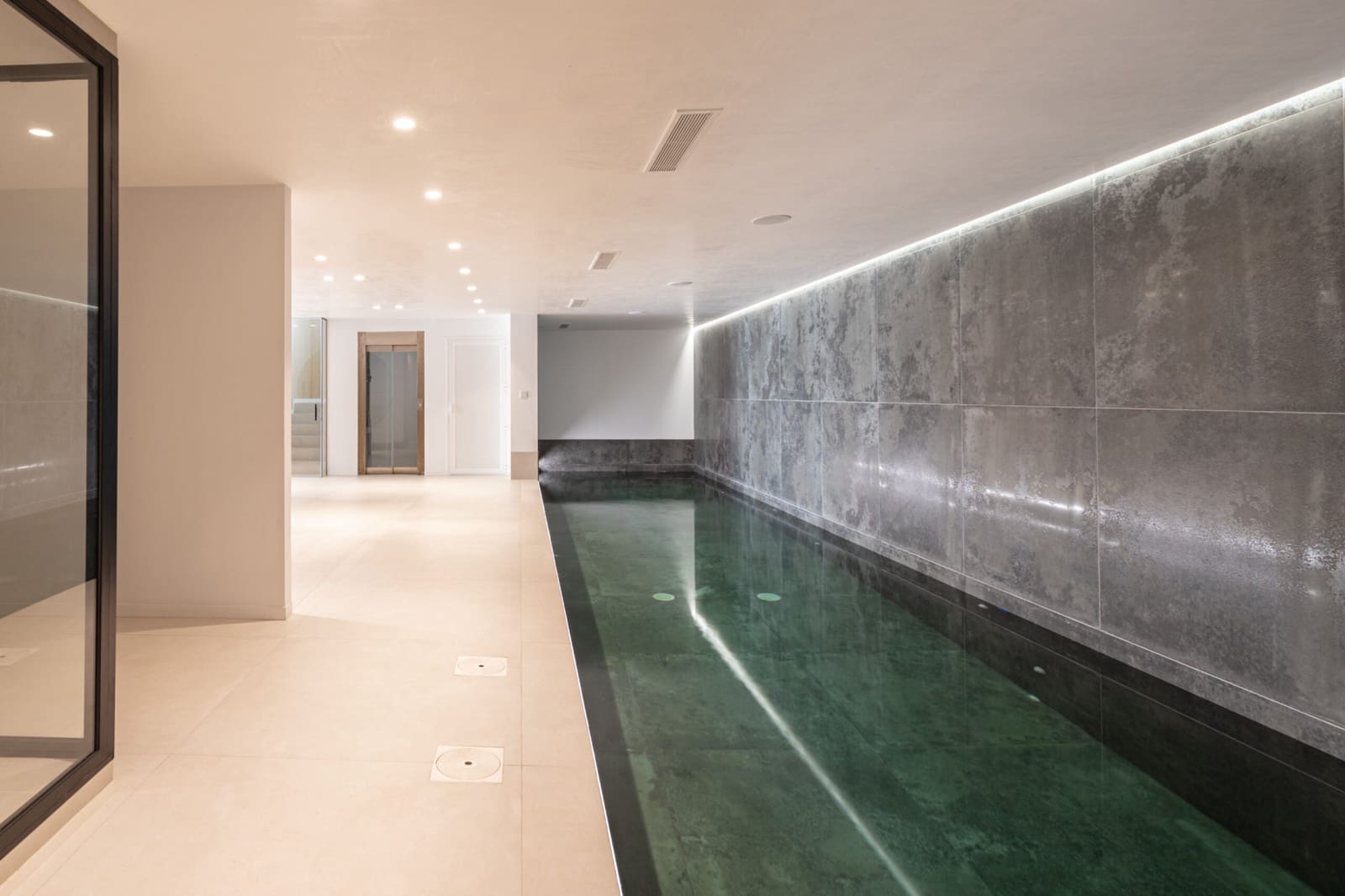 Chalet de 3 habitaciones en Marbella en venta con piscina garaje - 10.000.000 € (Ref: 10000022)