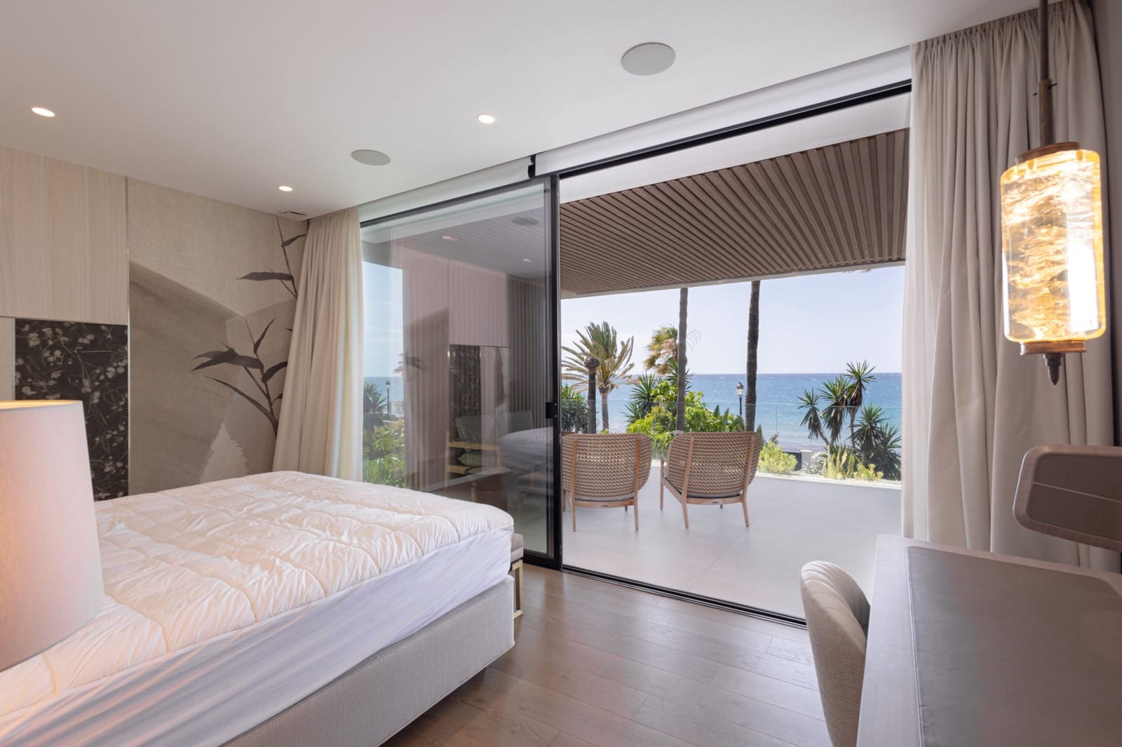 Chalet de 3 habitaciones en Marbella en venta con piscina garaje - 10.000.000 € (Ref: 10000022)