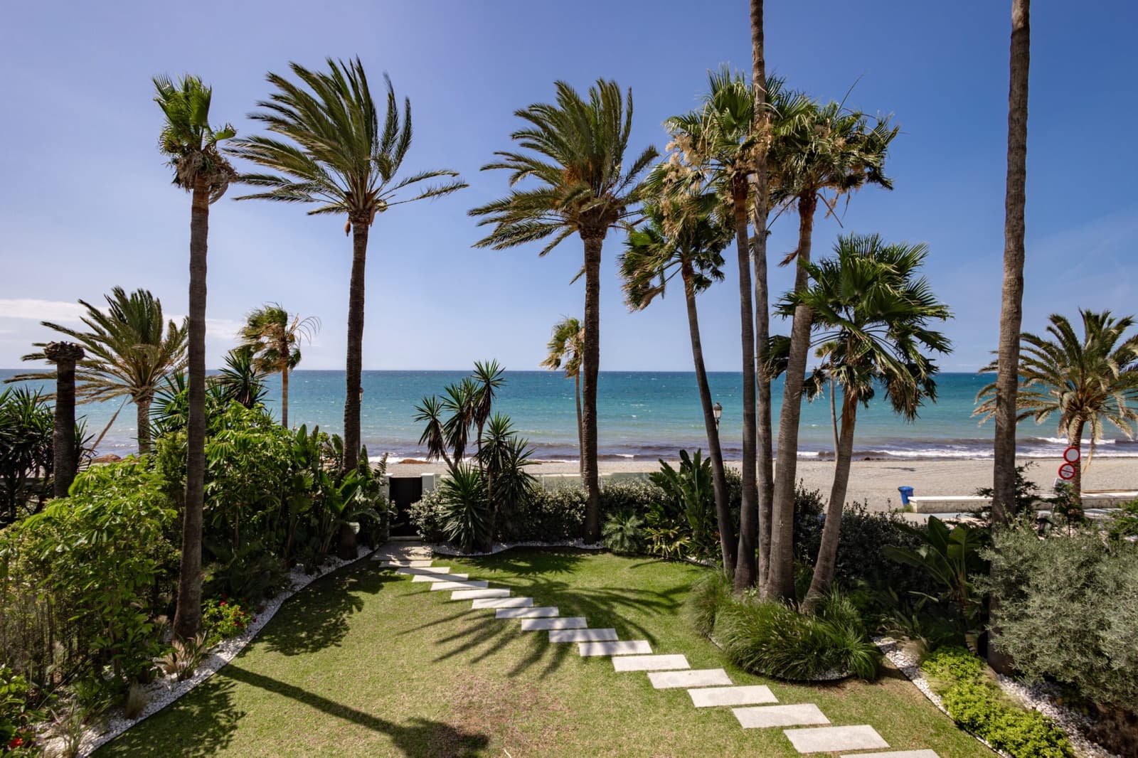 Chalet de 3 habitaciones en Marbella en venta con piscina garaje - 10.000.000 € (Ref: 10000022)