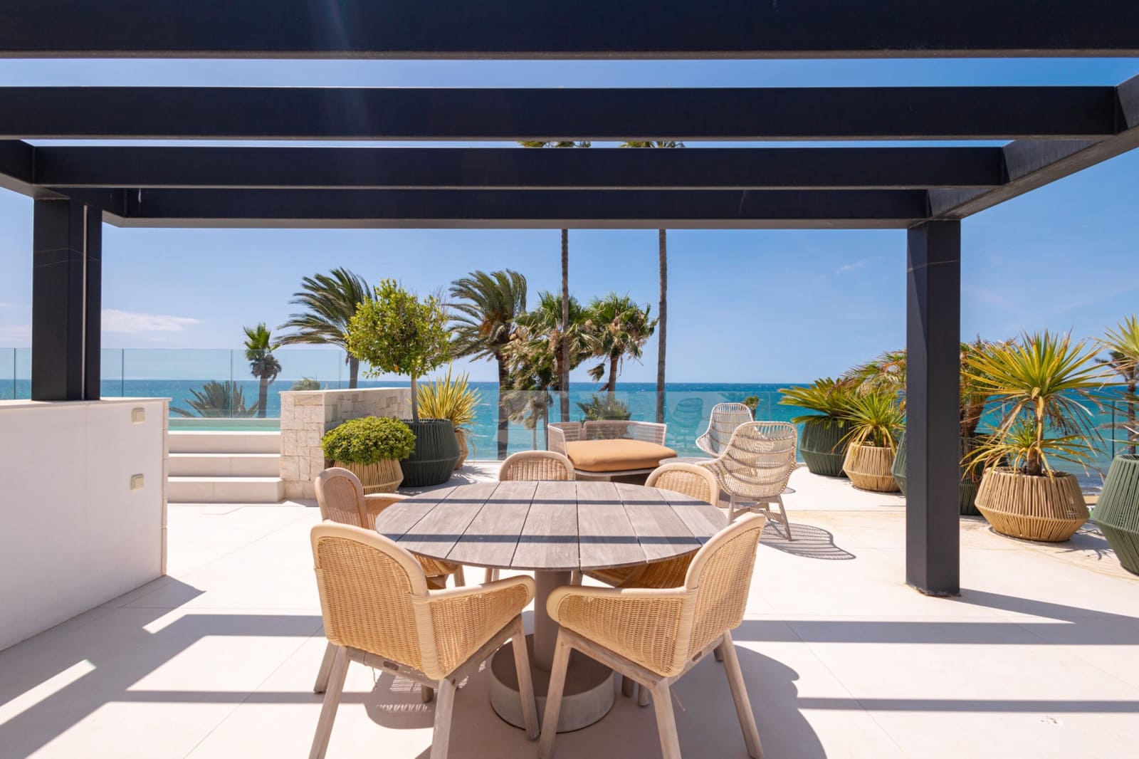 Chalet de 3 habitaciones en Marbella en venta con piscina garaje - 10.000.000 € (Ref: 10000022)