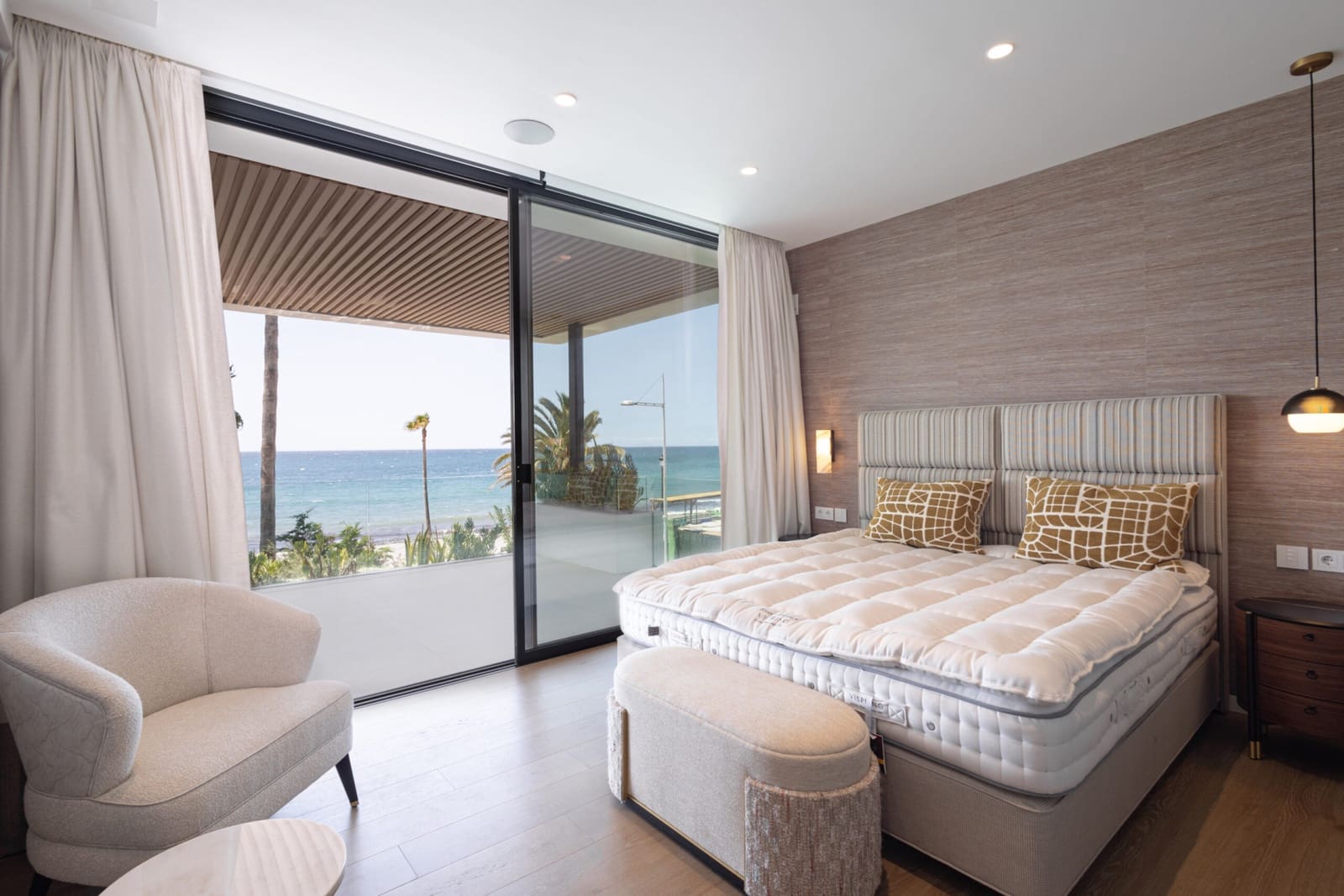 Chalet de 3 habitaciones en Marbella en venta con piscina garaje - 10.000.000 € (Ref: 10000022)
