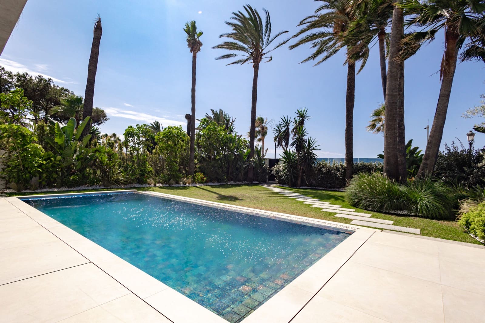 Chalet de 3 habitaciones en Marbella en venta con piscina garaje - 10.000.000 € (Ref: 10000022)