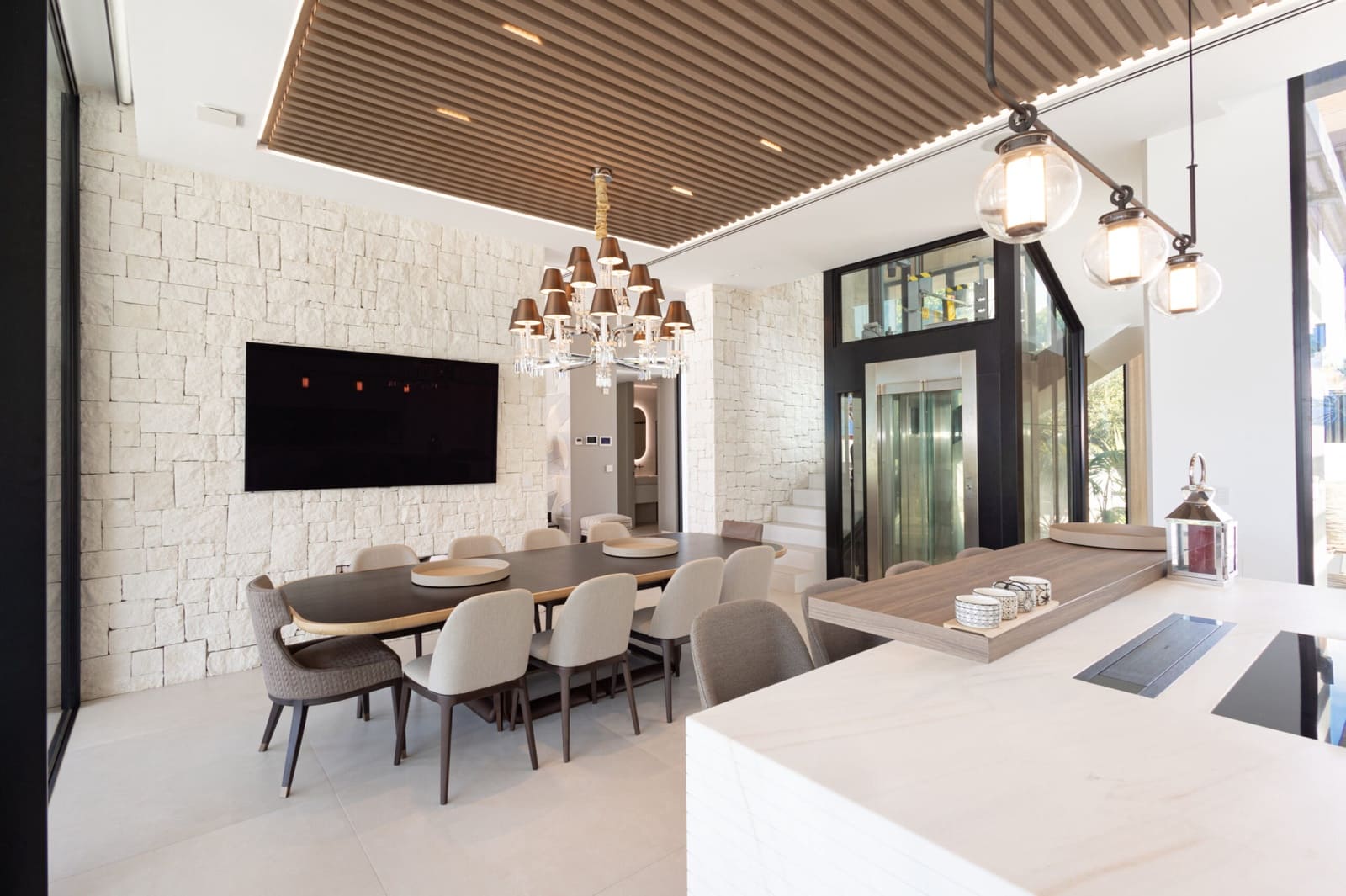 Chalet de 3 habitaciones en Marbella en venta con piscina garaje - 10.000.000 € (Ref: 10000022)