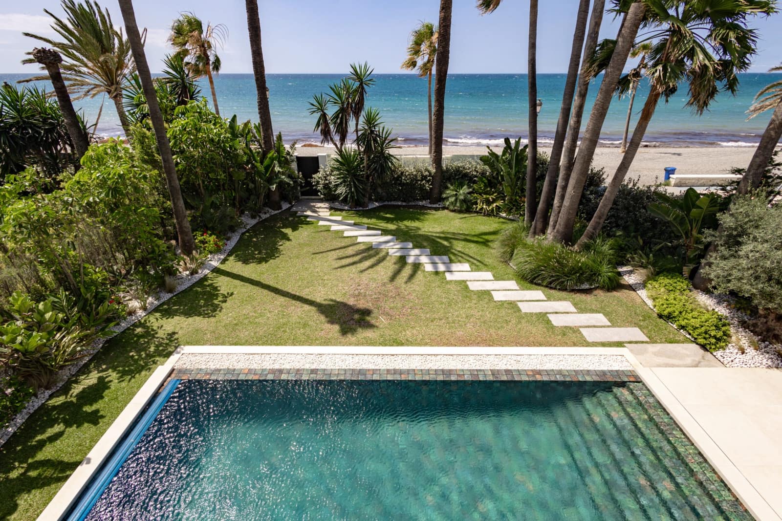 Chalet de 3 habitaciones en Marbella en venta con piscina garaje - 10.000.000 € (Ref: 10000022)