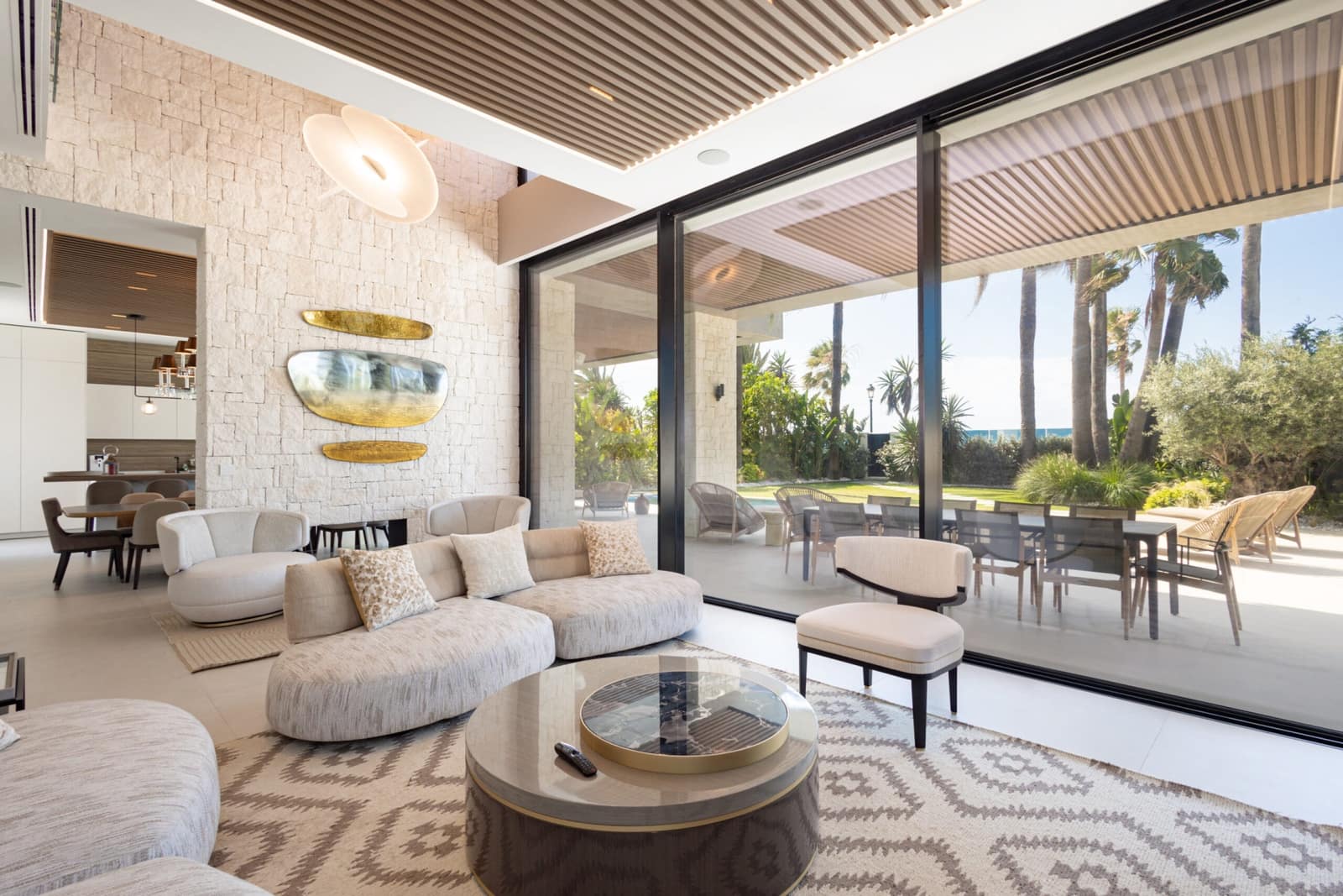 Chalet de 3 habitaciones en Marbella en venta con piscina garaje - 10.000.000 € (Ref: 10000022)