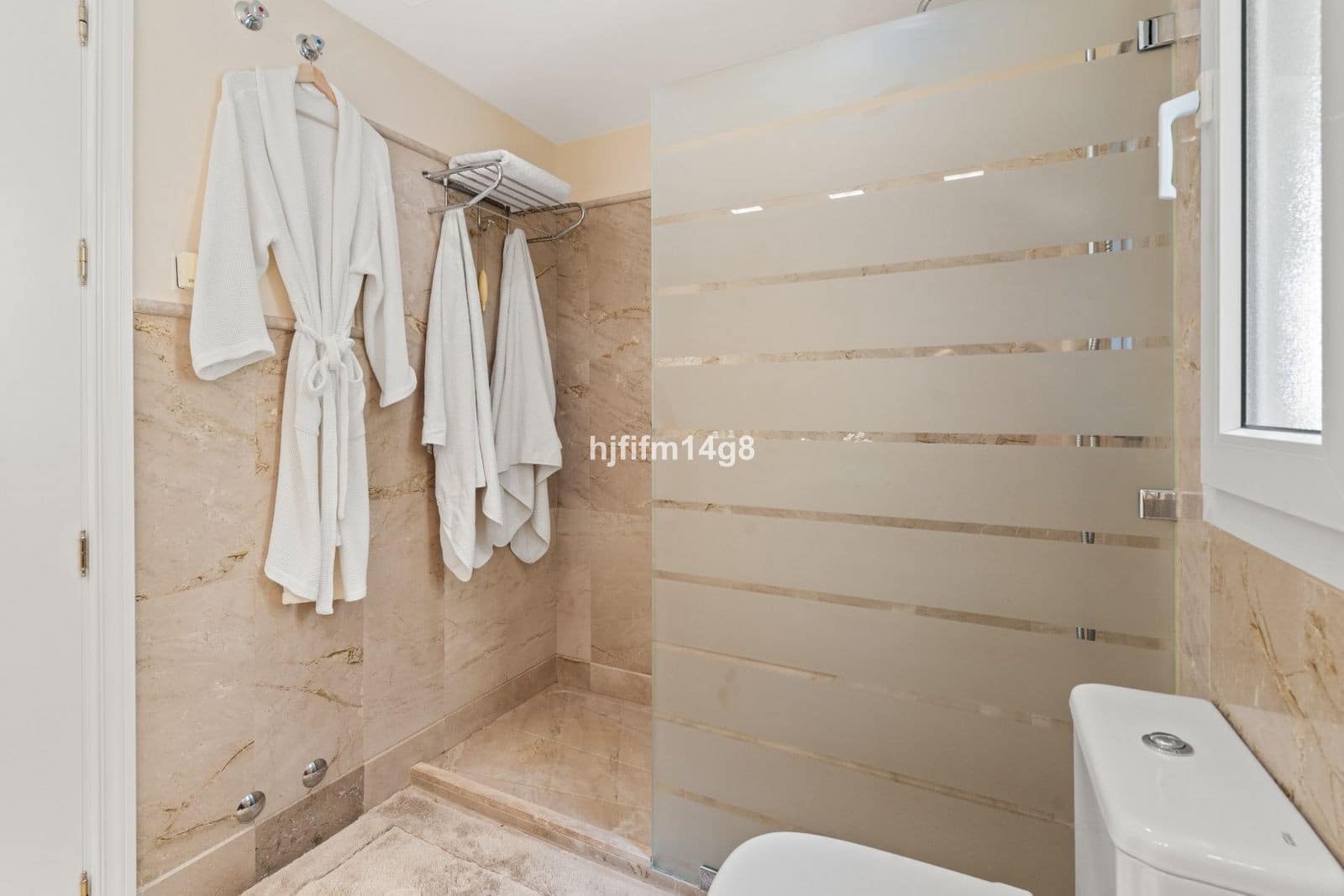 2 soveværelse Lejlighed til salg i Nueva Andalucia med swimmingpool garage - € 750.000 (Ref: 10003764)