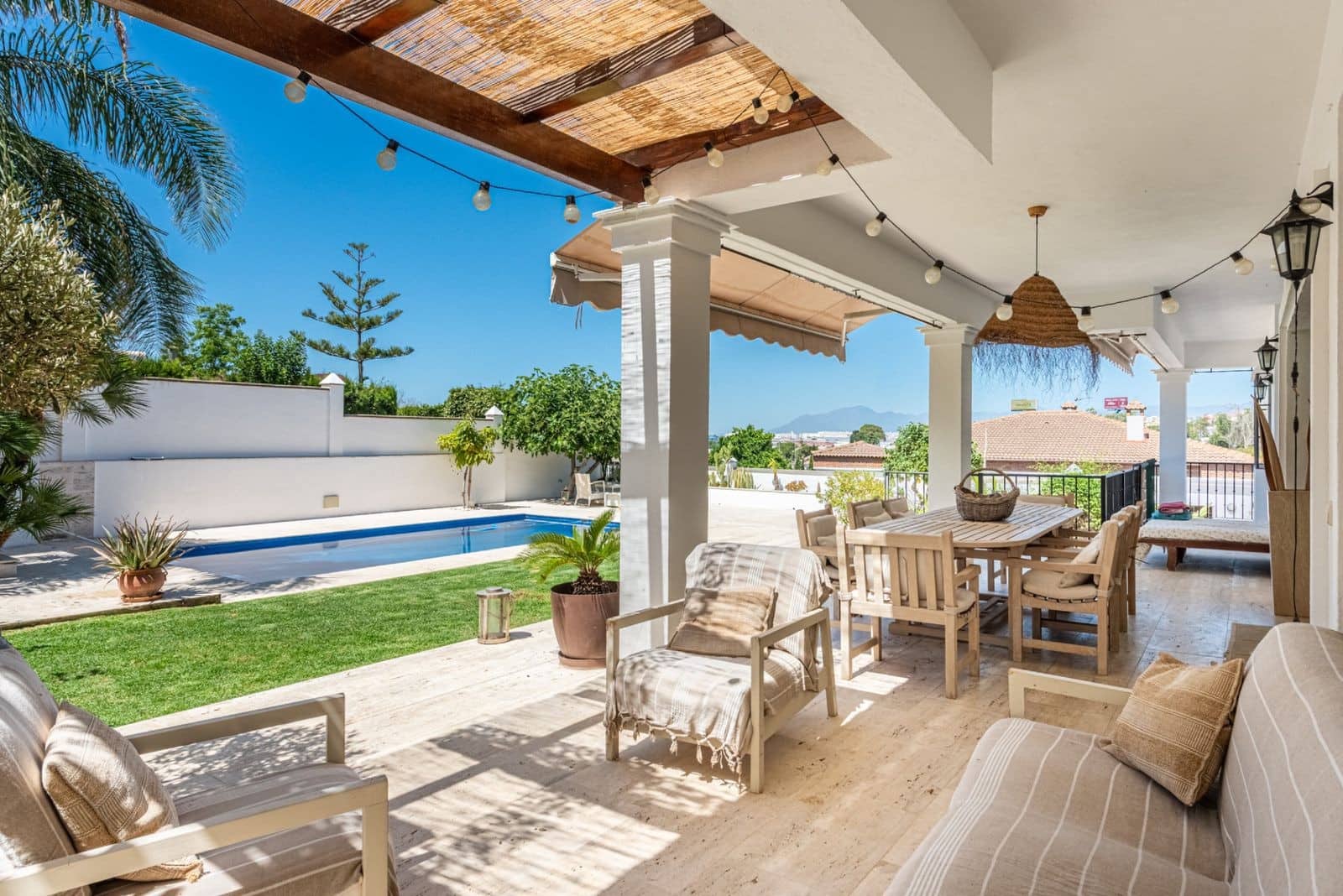 5 sypialnia Willa na sprzedaż w Marbella z basenem garażem - 1 700 000 € (Ref: 10003765)