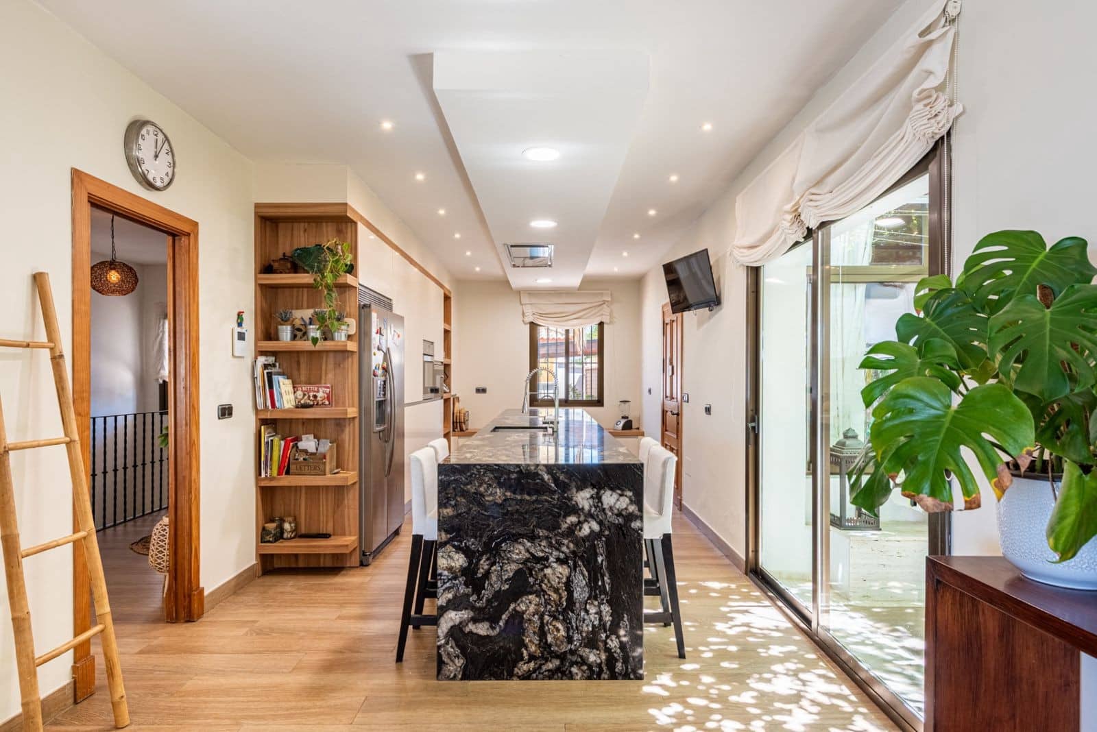 5 sypialnia Willa na sprzedaż w Marbella z basenem garażem - 1 700 000 € (Ref: 10003765)