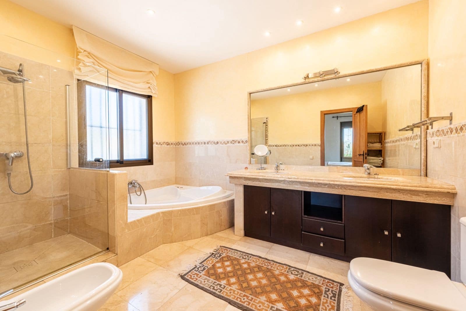 5 sypialnia Willa na sprzedaż w Marbella z basenem garażem - 1 700 000 € (Ref: 10003765)