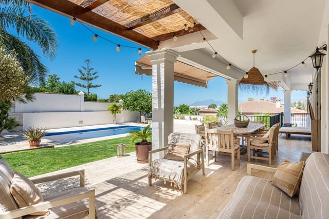 5 bedroom Villa for sale in Marbella with pool garage - € 1,700,000 (Ref: 10003765)