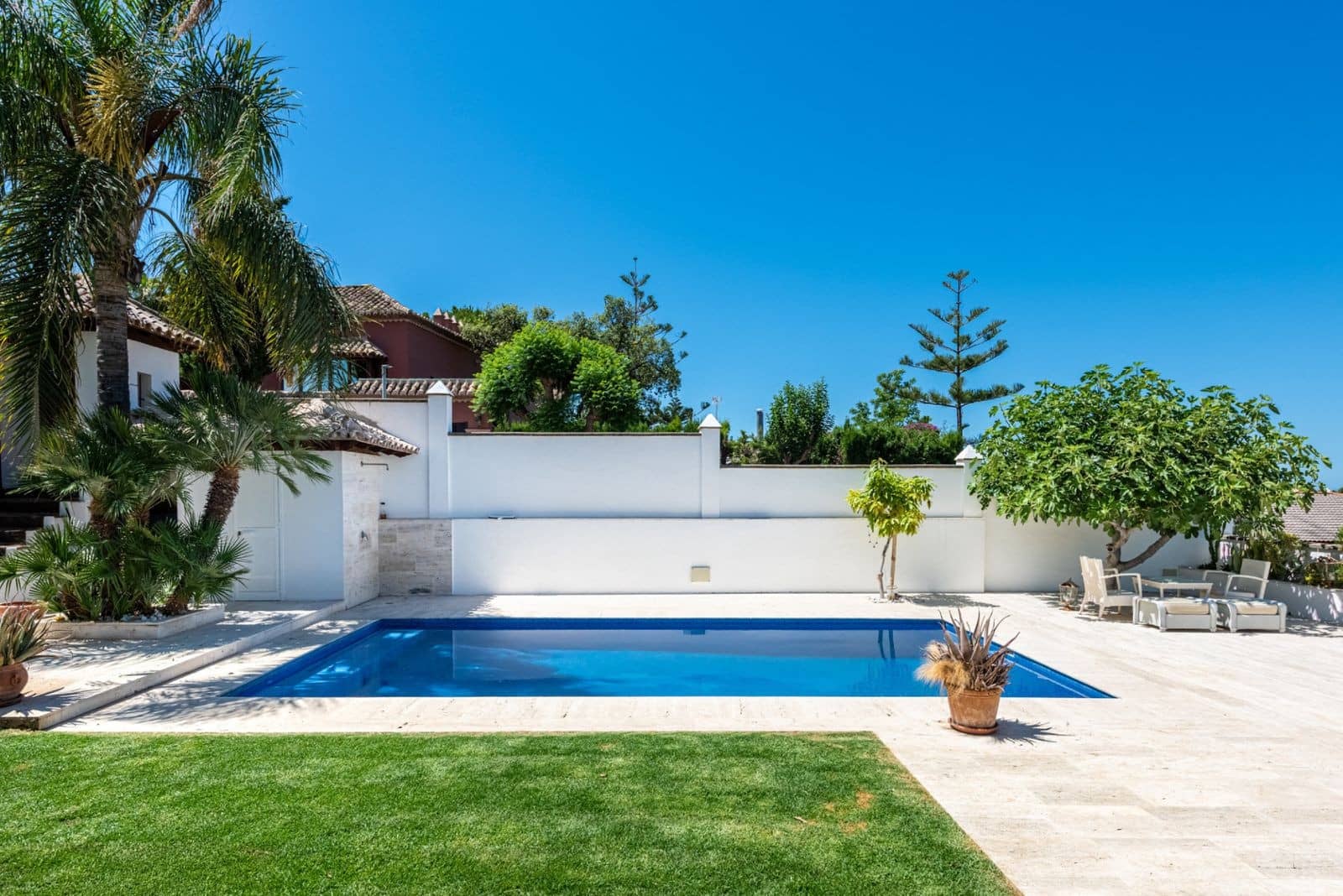 5 sypialnia Willa na sprzedaż w Marbella z basenem garażem - 1 700 000 € (Ref: 10003765)