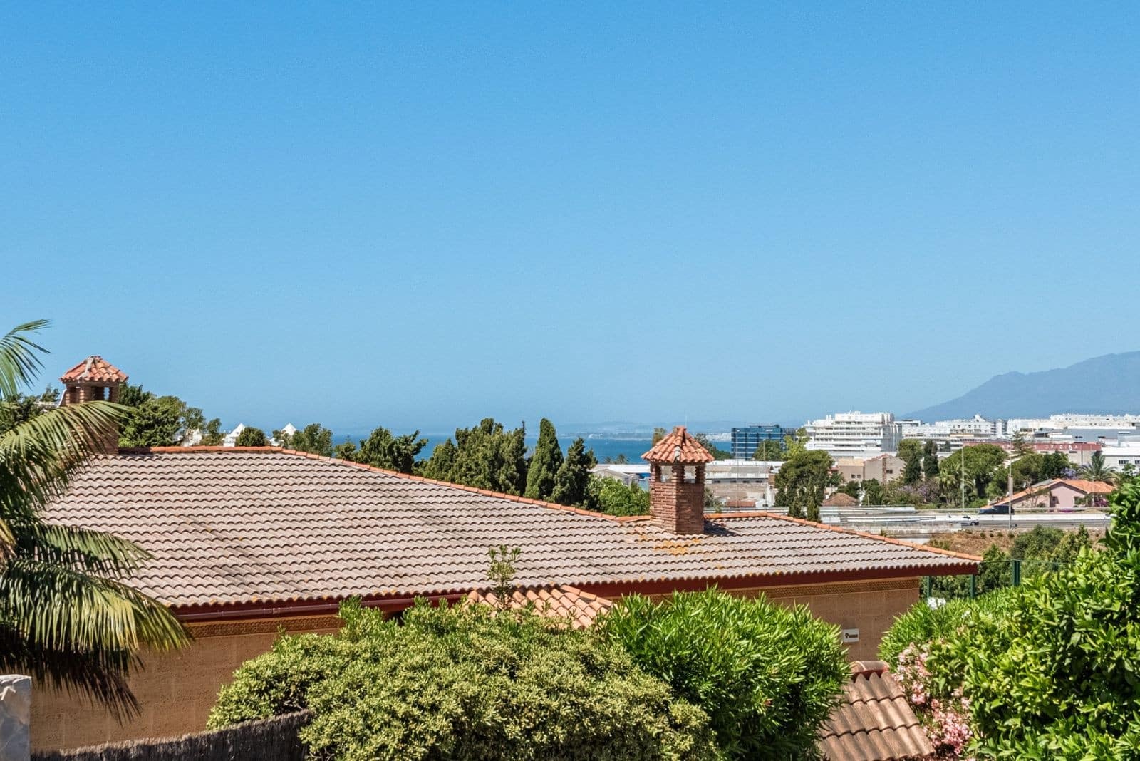 5 sypialnia Willa na sprzedaż w Marbella z basenem garażem - 1 700 000 € (Ref: 10003765)