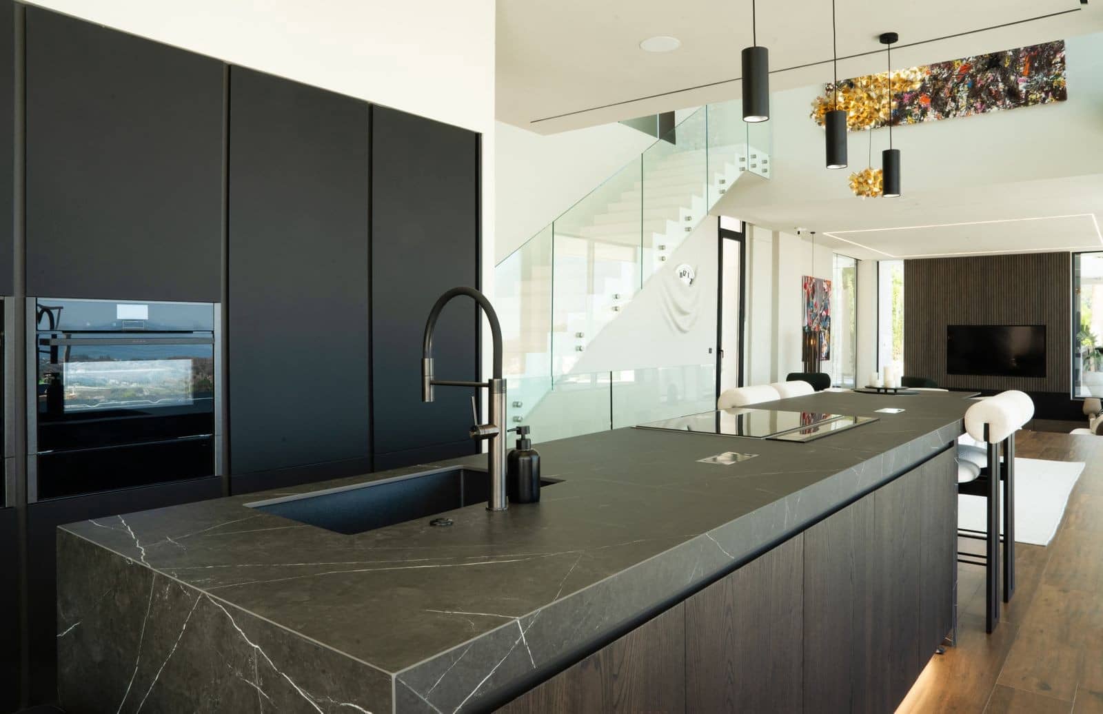 4 bedroom Villa for sale in Benahavis with pool garage - € 7,995,000 (Ref: 10003767)
