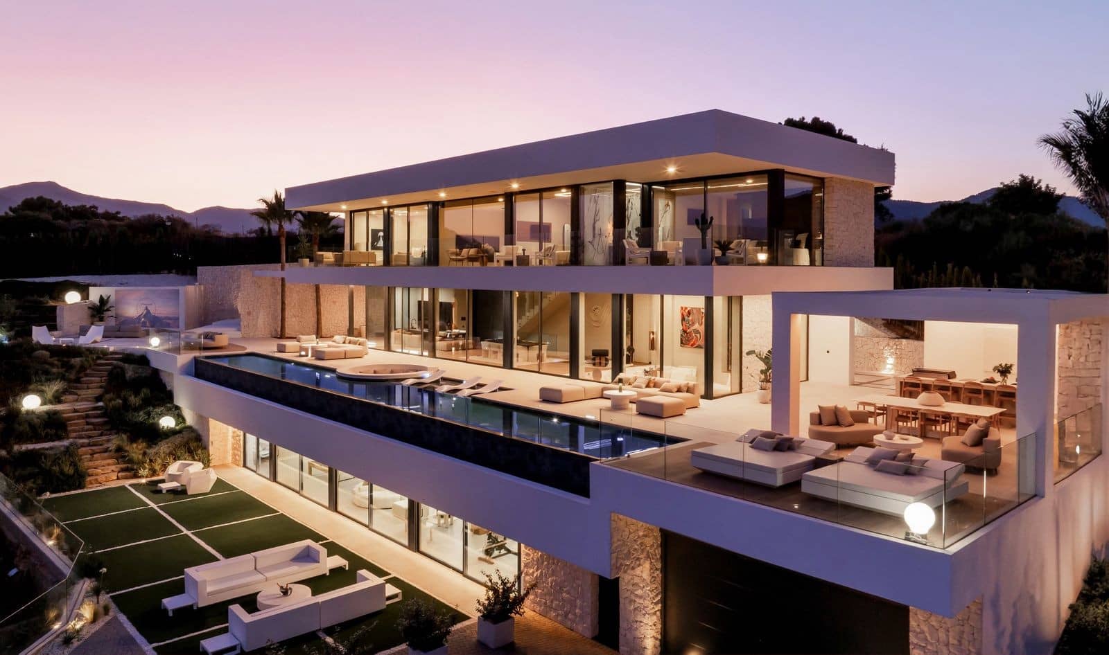 4 bedroom Villa for sale in Benahavis with pool garage - € 7,995,000 (Ref: 10003767)