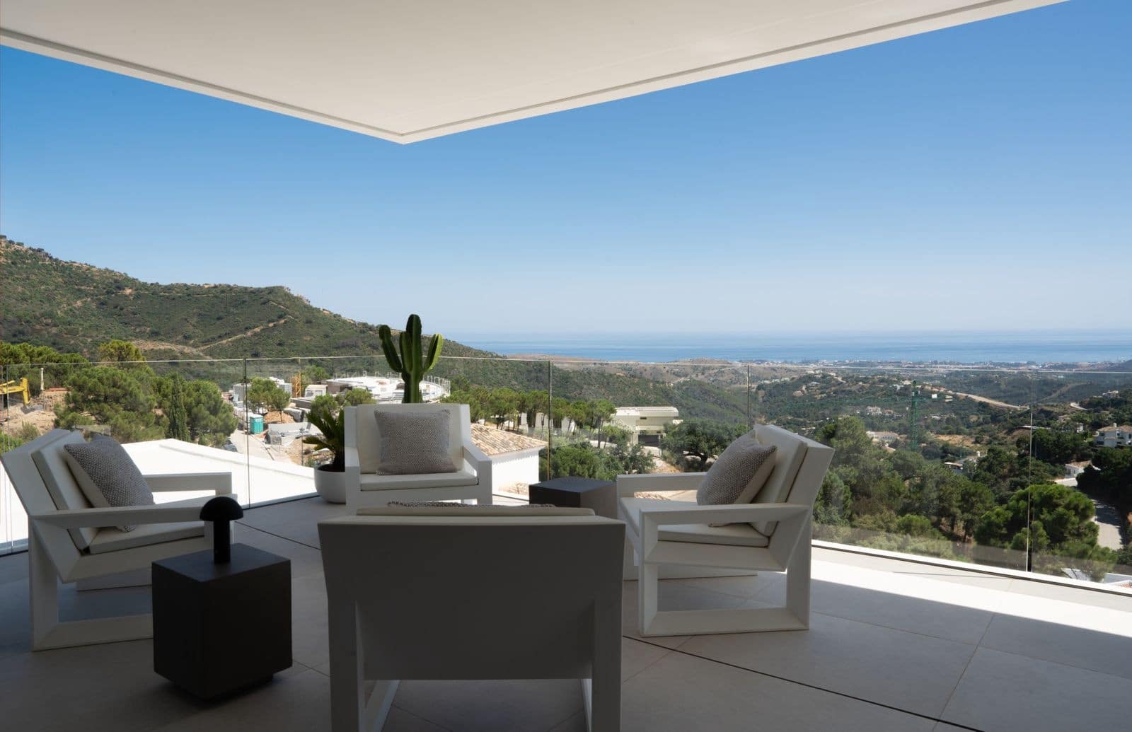 4 bedroom Villa for sale in Benahavis with pool garage - € 7,995,000 (Ref: 10003767)