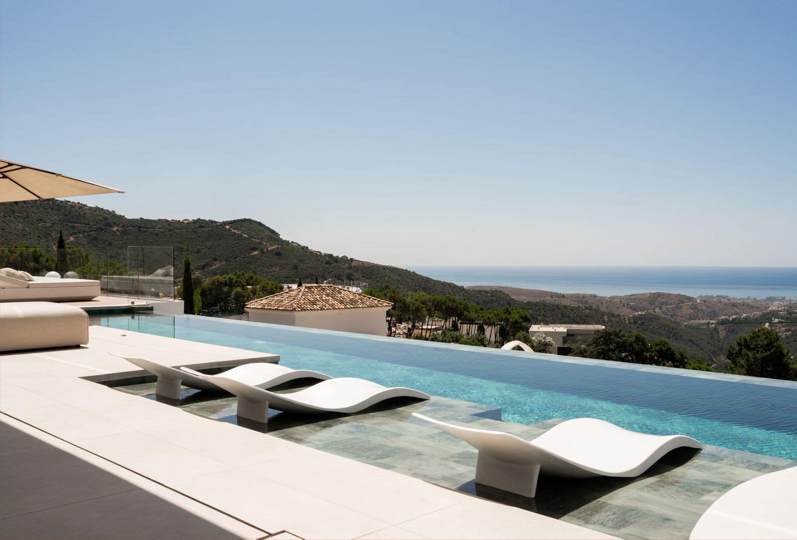 4 bedroom Villa for sale in Benahavis with pool garage - € 7,995,000 (Ref: 10003767)