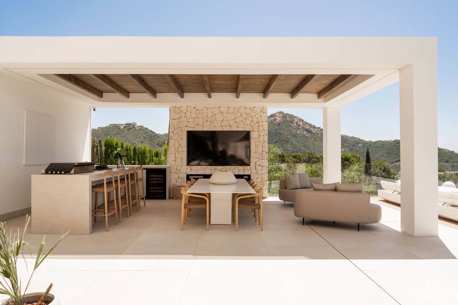 4 bedroom Villa for sale in Benahavis with pool garage - € 7,995,000 (Ref: 10003767)