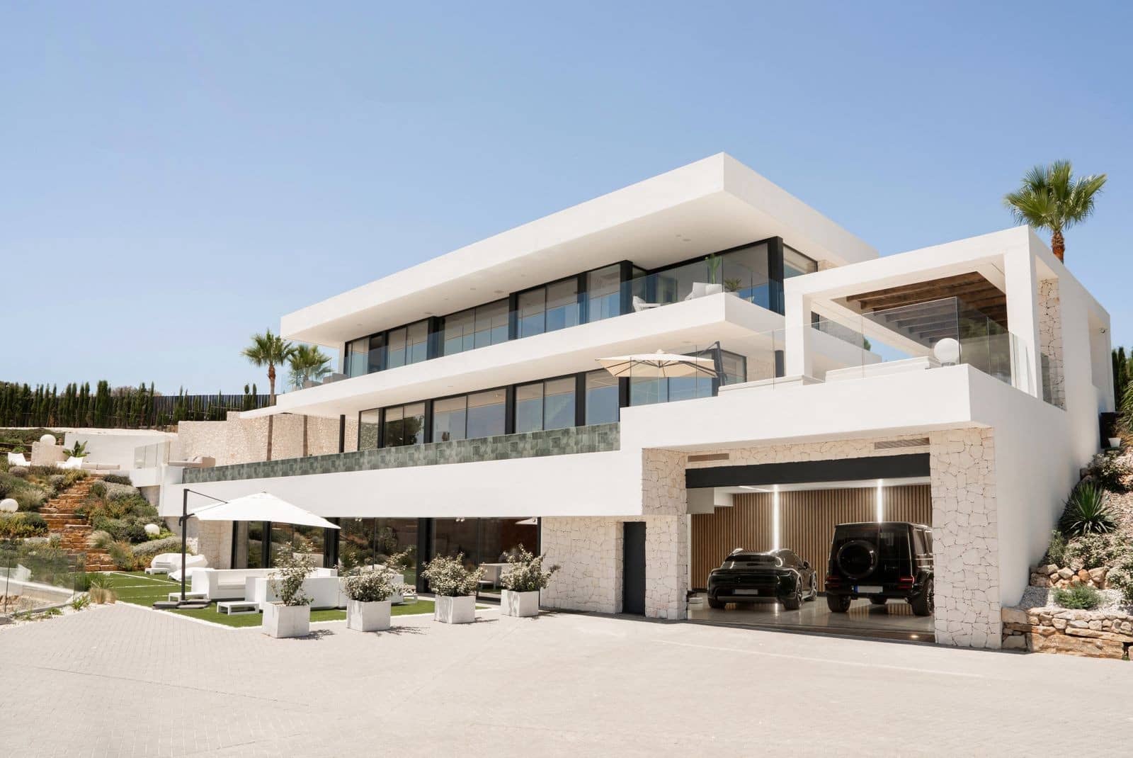 4 bedroom Villa for sale in Benahavis with pool garage - € 7,995,000 (Ref: 10003767)