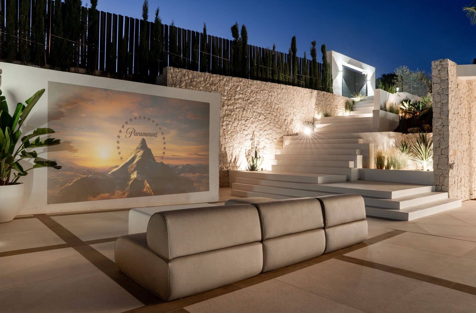 4 bedroom Villa for sale in Benahavis with pool garage - € 7,995,000 (Ref: 10003767)