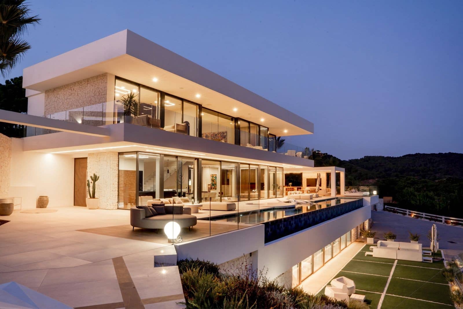 4 bedroom Villa for sale in Benahavis with pool garage - € 7,995,000 (Ref: 10003767)