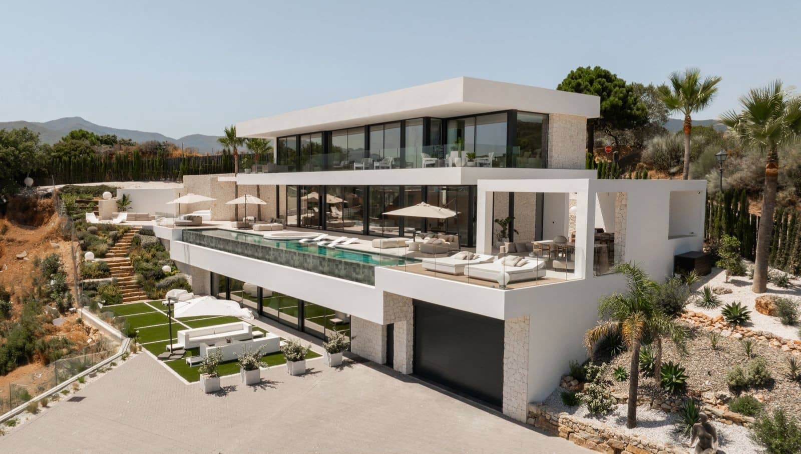 4 bedroom Villa for sale in Benahavis with pool garage - € 7,995,000 (Ref: 10003767)