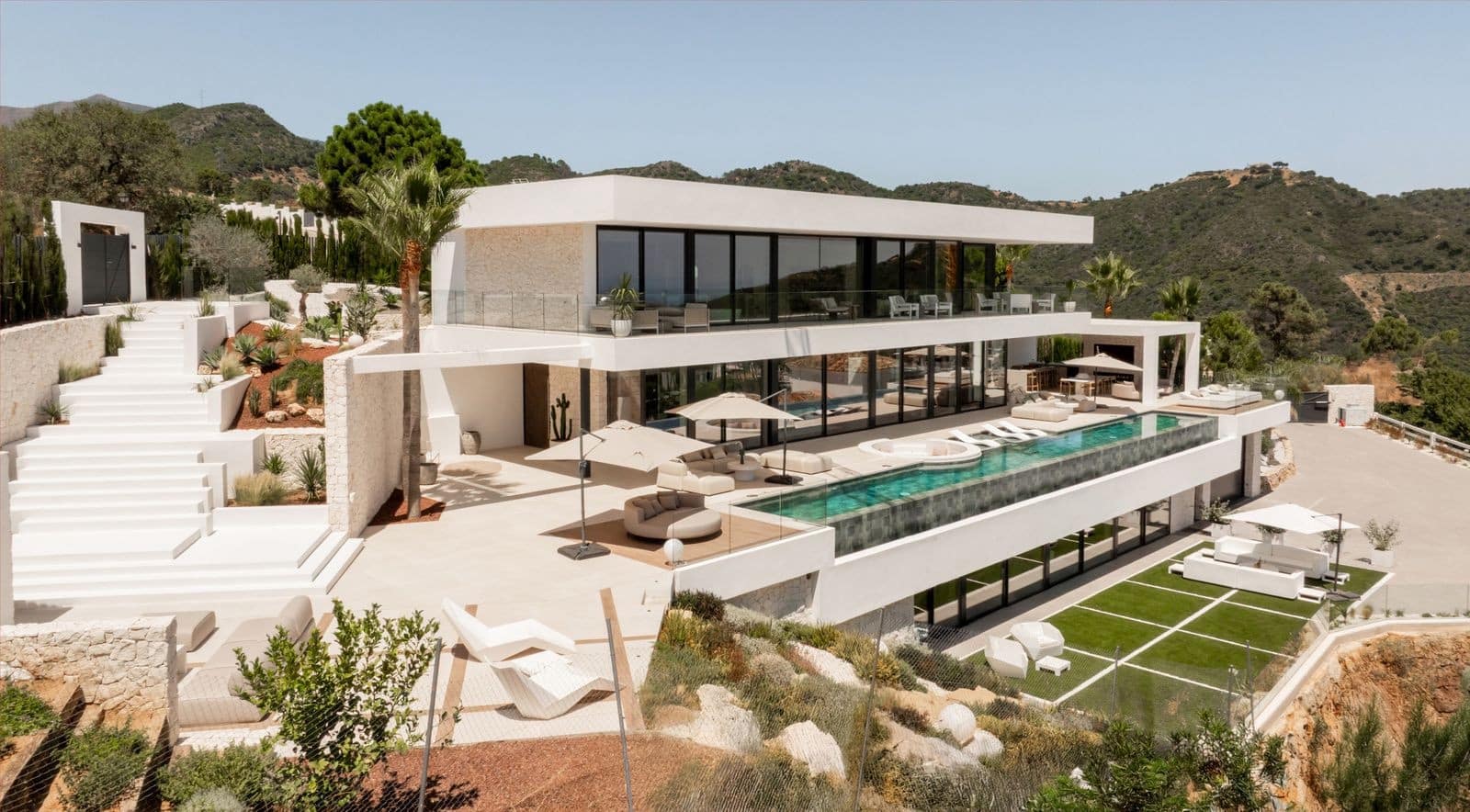 4 bedroom Villa for sale in Benahavis with pool garage - € 7,995,000 (Ref: 10003767)