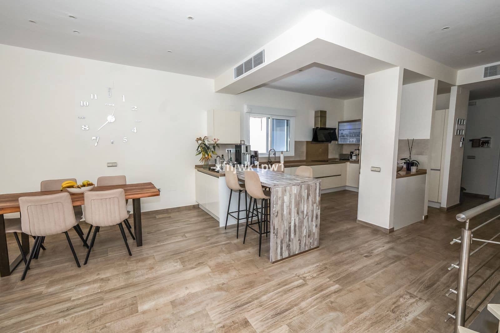 3 soverom Kjedet enebolig til salgs i Riviera del Sol med svømmebasseng garasje - € 950 000 (Ref: 10003768)