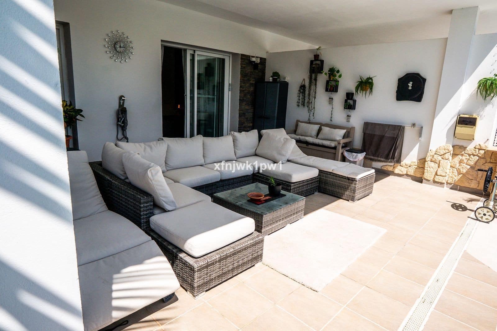 3 soverom Kjedet enebolig til salgs i Riviera del Sol med svømmebasseng garasje - € 950 000 (Ref: 10003768)