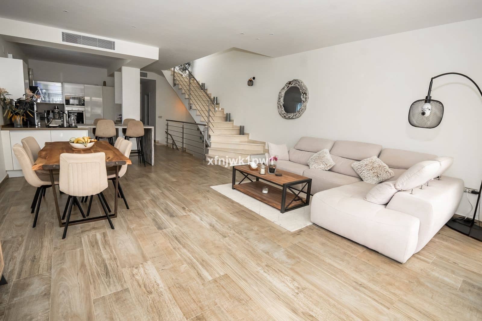 3 soverom Kjedet enebolig til salgs i Riviera del Sol med svømmebasseng garasje - € 950 000 (Ref: 10003768)