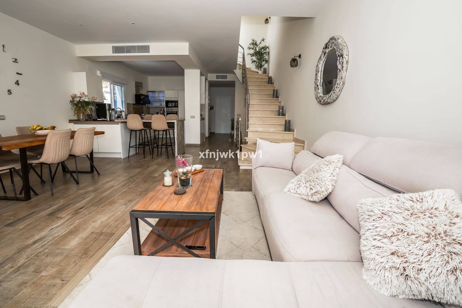 3 soverom Kjedet enebolig til salgs i Riviera del Sol med svømmebasseng garasje - € 950 000 (Ref: 10003768)