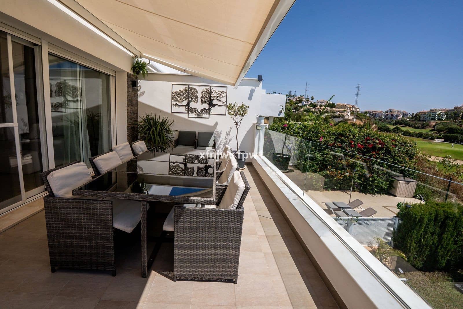 3 soverom Kjedet enebolig til salgs i Riviera del Sol med svømmebasseng garasje - € 950 000 (Ref: 10003768)