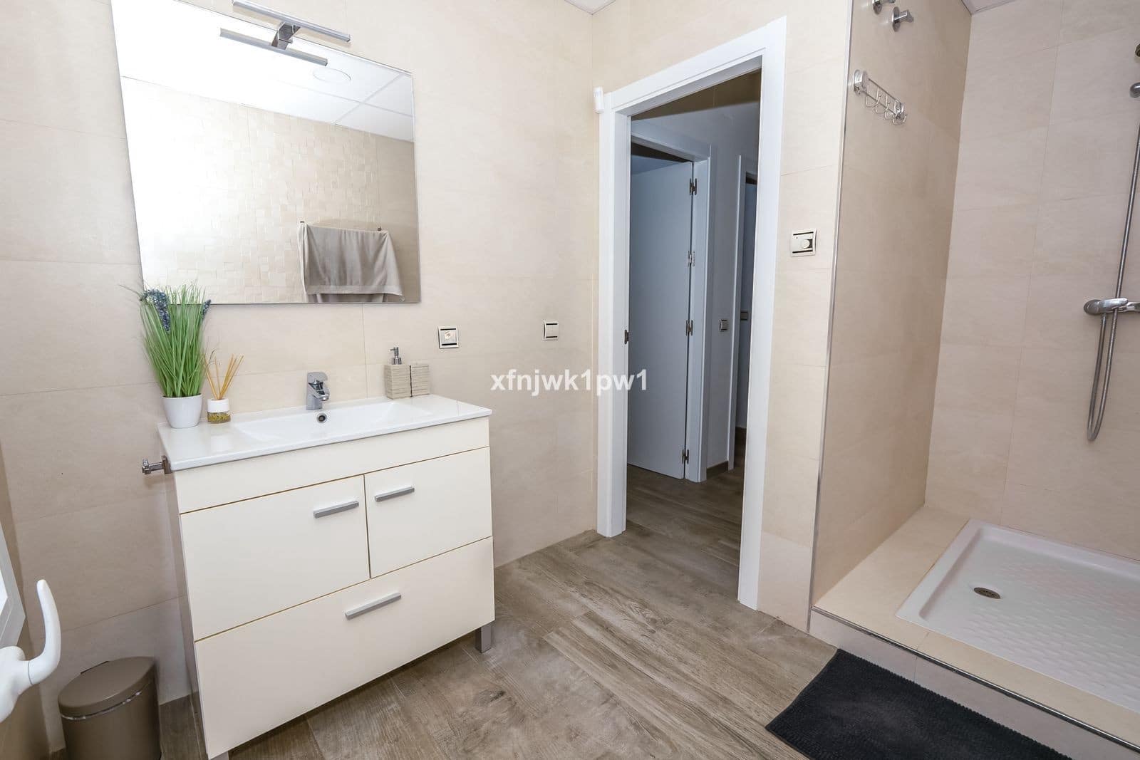 3 soverom Kjedet enebolig til salgs i Riviera del Sol med svømmebasseng garasje - € 950 000 (Ref: 10003768)