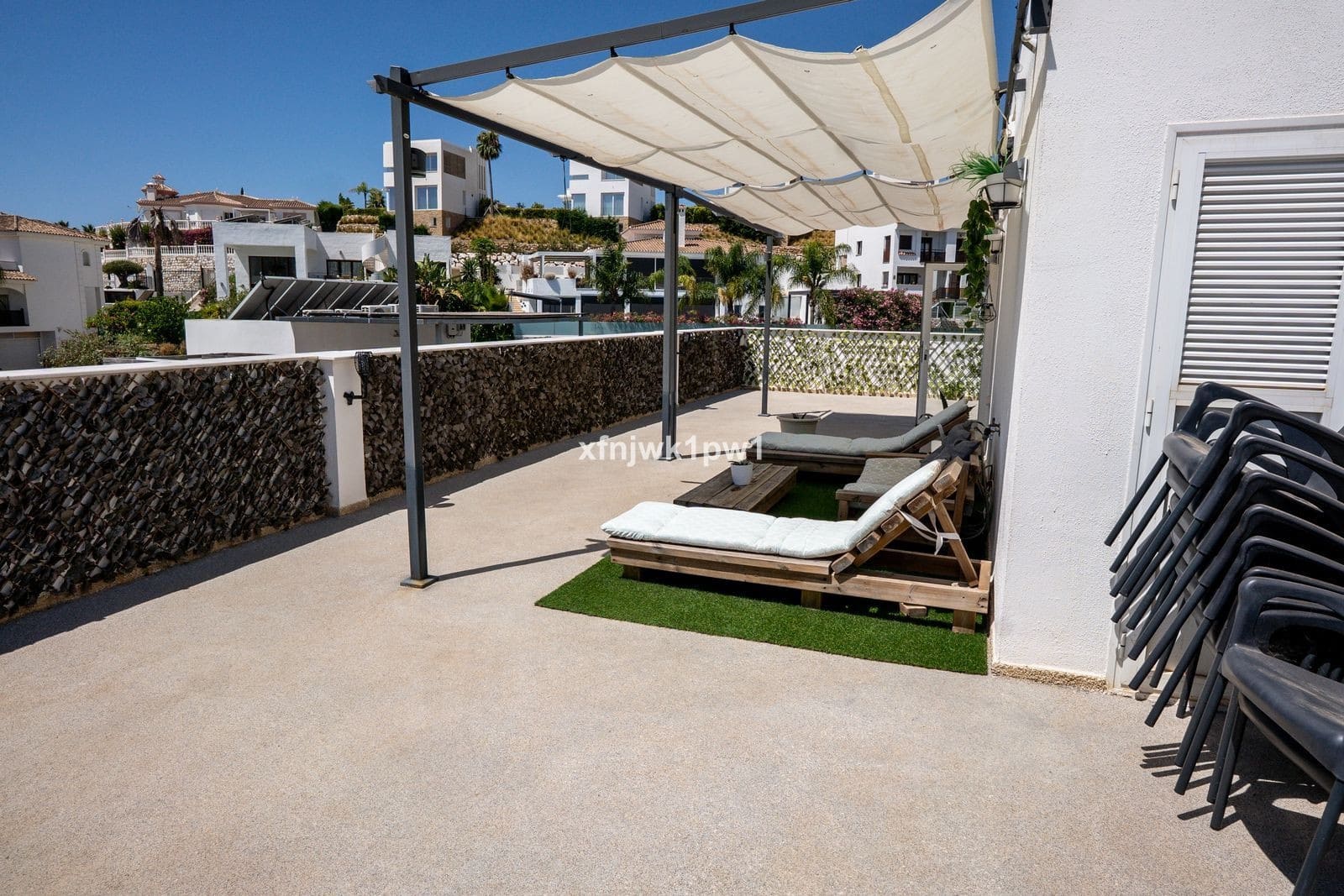 3 soverom Kjedet enebolig til salgs i Riviera del Sol med svømmebasseng garasje - € 950 000 (Ref: 10003768)