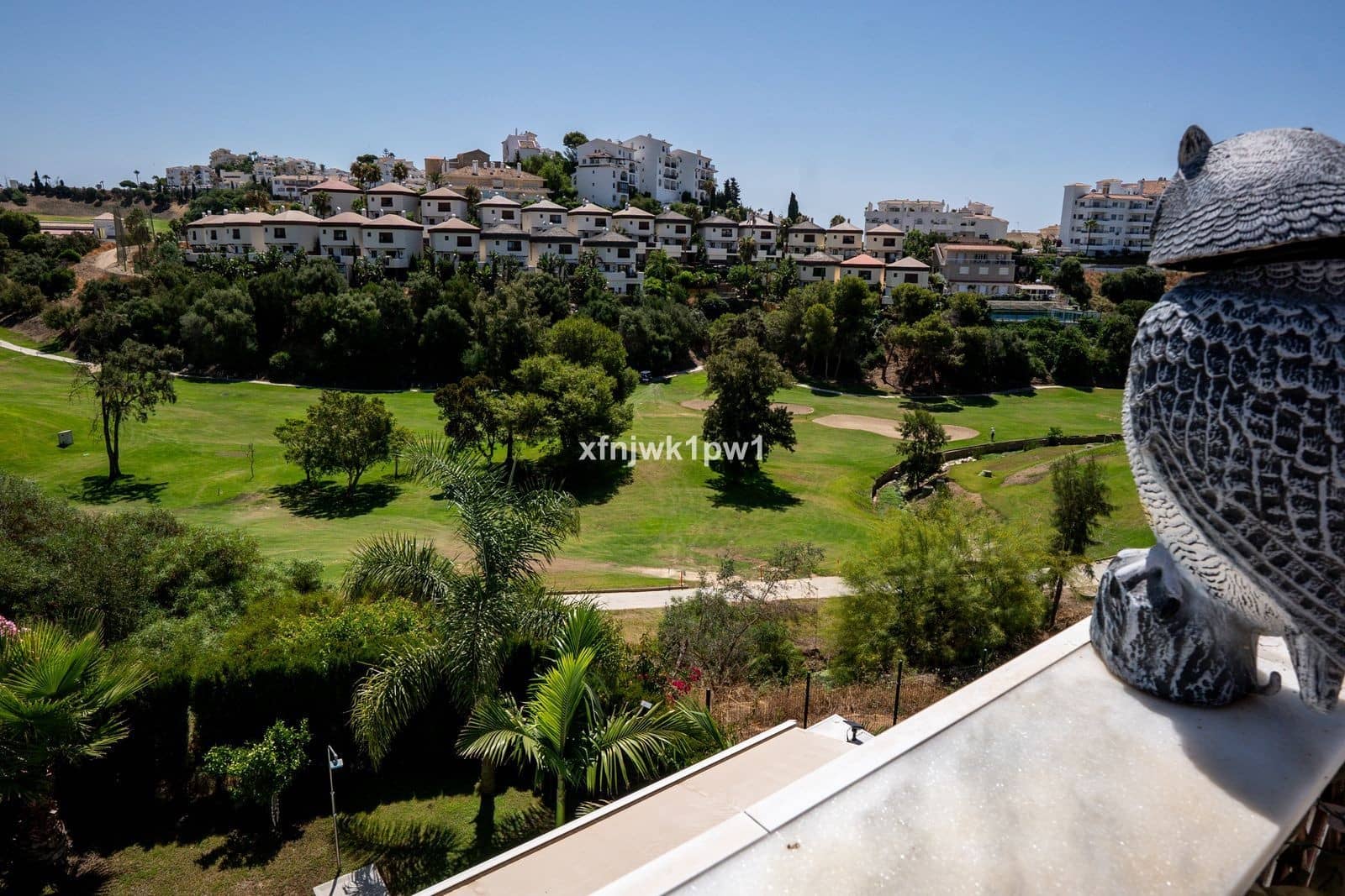 3 soverom Kjedet enebolig til salgs i Riviera del Sol med svømmebasseng garasje - € 950 000 (Ref: 10003768)