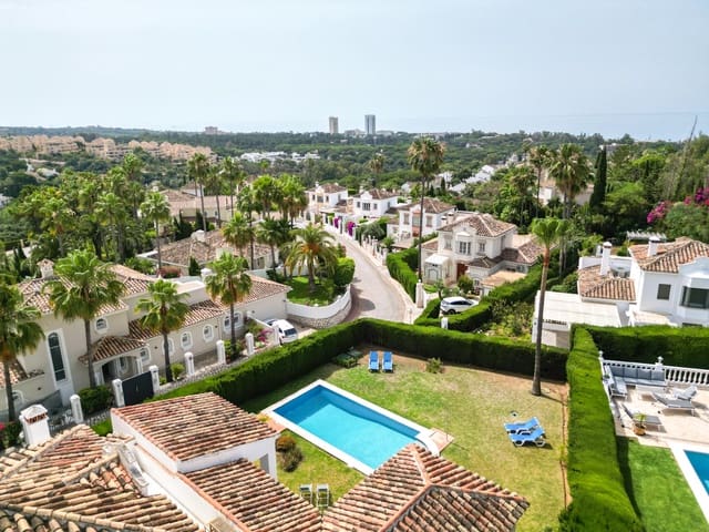 4 sypialnia Willa na sprzedaż w Marbella z basenem garażem - 1 695 000 € (Ref: 10005326)