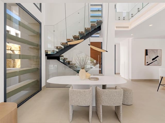 4 bedroom Villa for sale in Estepona with pool garage - € 1,850,000 (Ref: 10007239)