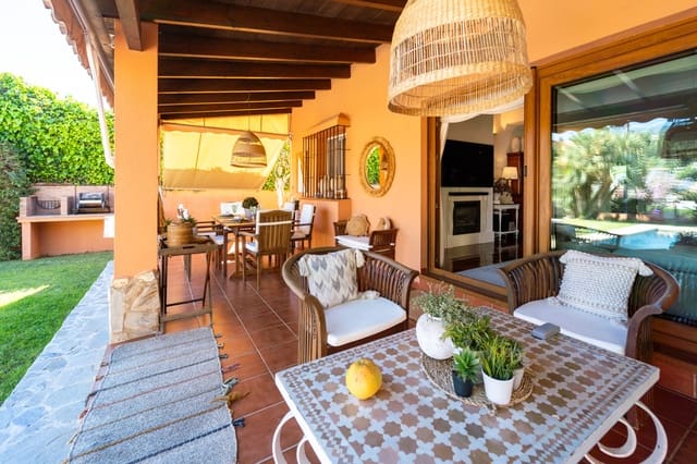Chalet de 4 habitaciones en Mijas Costa, Mijas en venta con piscina garaje - 1.440.000 € (Ref: 10007240)