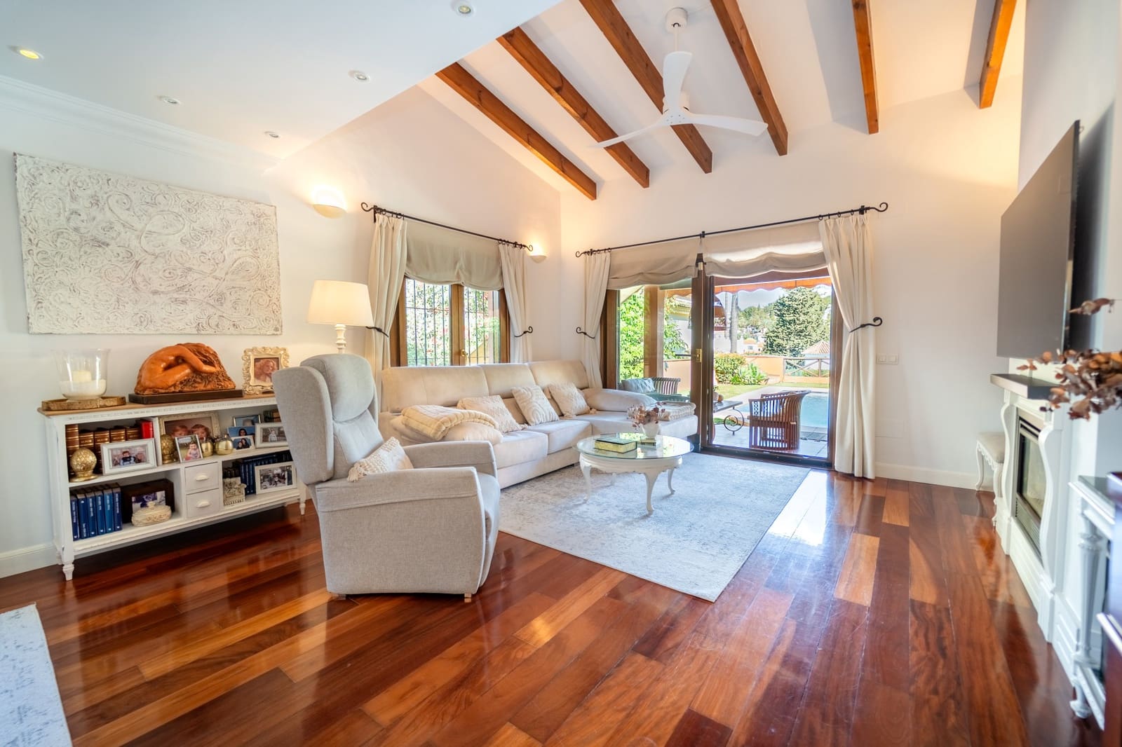 Chalet de 4 habitaciones en Mijas Costa en venta con piscina garaje - 1.440.000 € (Ref: 10007240)
