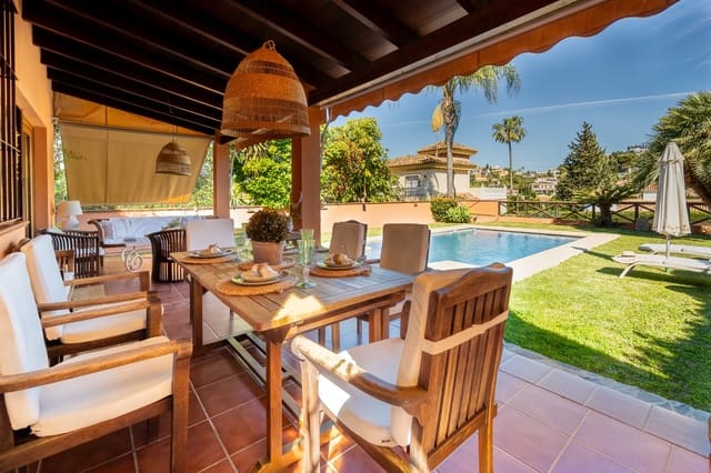 Chalet de 4 habitaciones en Mijas Costa, Mijas en venta con piscina garaje - 1.440.000 € (Ref: 10007240)