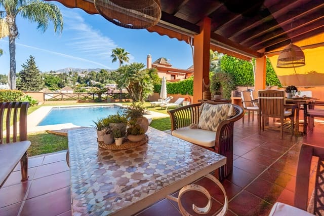 Chalet de 4 habitaciones en Mijas Costa, Mijas en venta con piscina garaje - 1.440.000 € (Ref: 10007240)